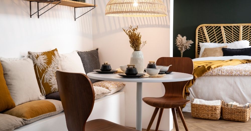 espace repas dans petit studio